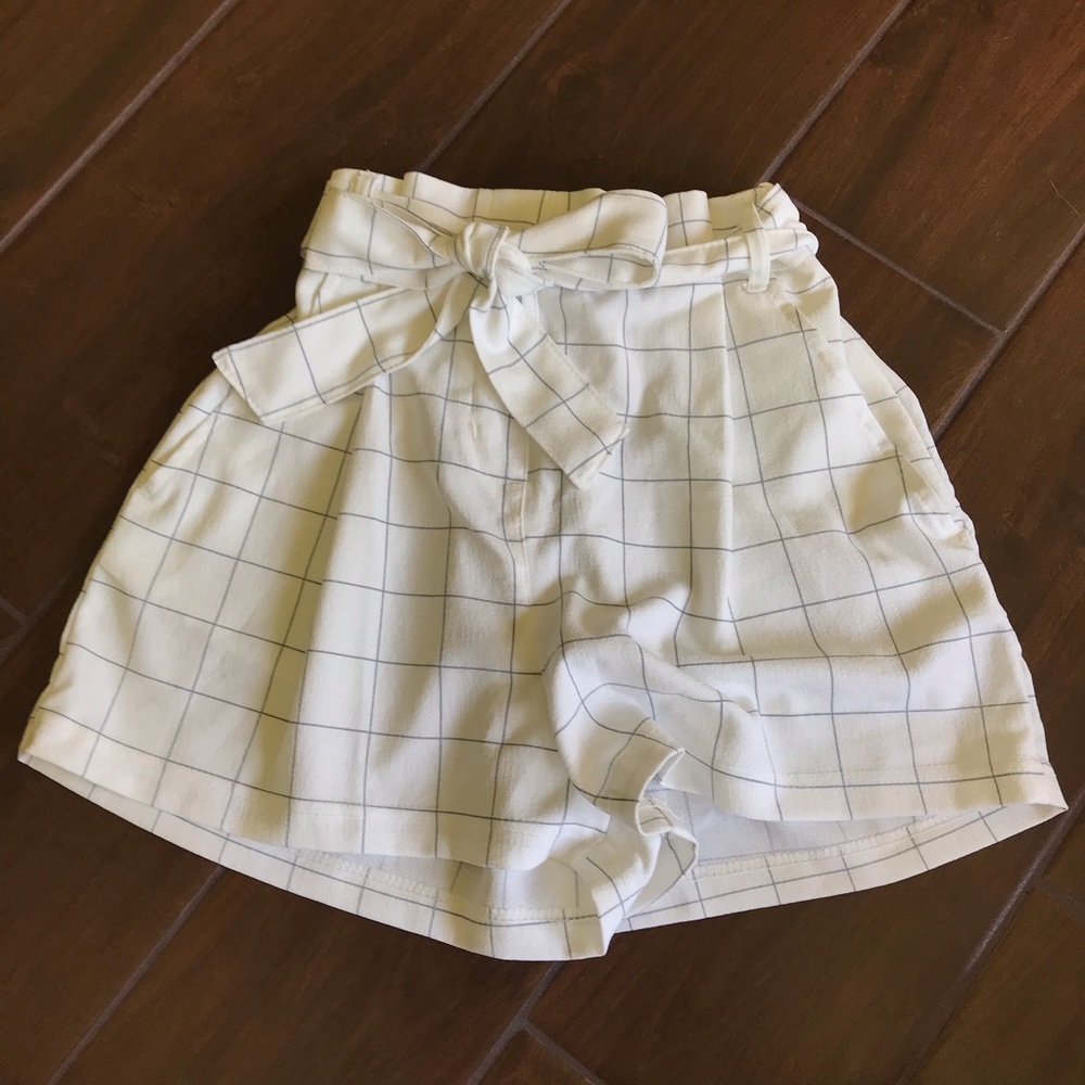 NWOT grid pattern white tie shorts